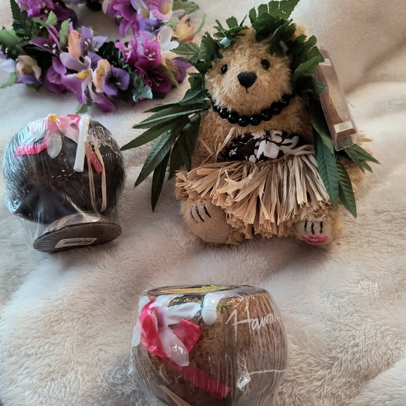 Hawaiian Bear, Dog and More - Picture 3 of 6